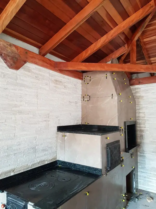 Acabamento fino em Jaraguá — Pedreiro JC em Jaraguá do Sul Acabamento fino em Jaraguá — obra realizada pelo Pedreiro JC (João Carlos), pedreiro profissional em Jaraguá do Sul e região. Detalhes que fazem a diferença.
