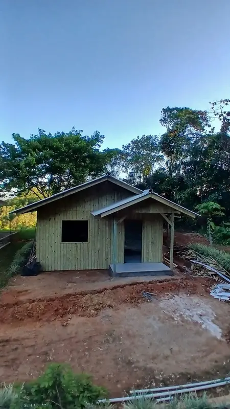 Pintura e reboco em Jaraguá — Pedreiro JC em Jaraguá do Sul Pintura e reboco em Jaraguá — obra realizada pelo Pedreiro JC (João Carlos), pedreiro profissional em Jaraguá do Sul e região. Acabamento liso e duradouro.