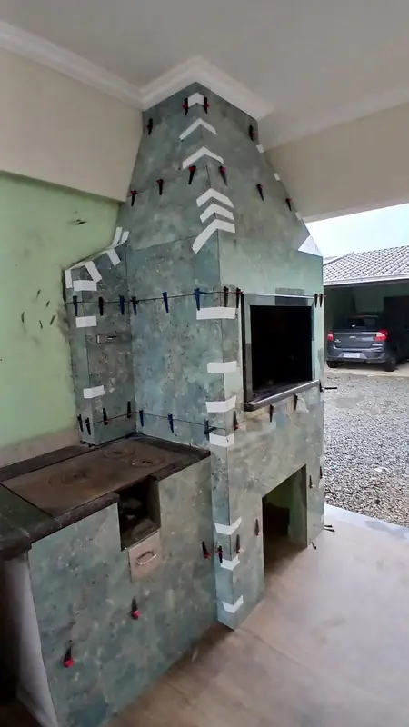 Muro e alvenaria na região — Pedreiro JC em Jaraguá do Sul Muro e alvenaria na região — obra realizada pelo Pedreiro JC (João Carlos), pedreiro profissional em Jaraguá do Sul e região. Construção sólida e segura.